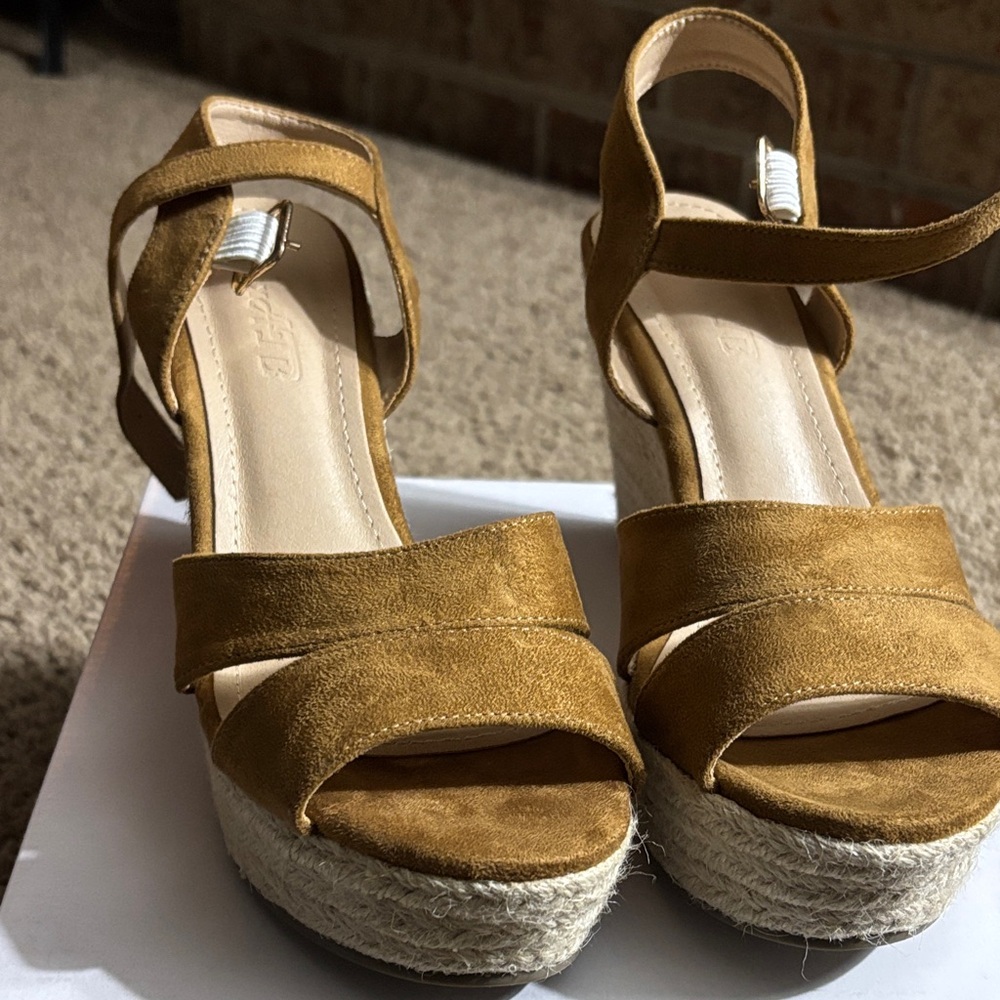 Elegant Brown Espadrille Wedges